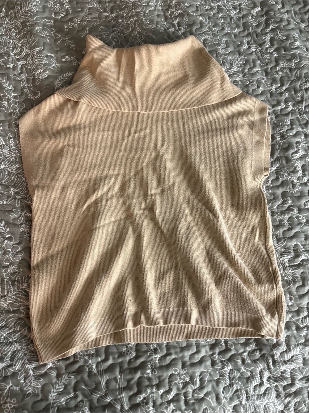 Women's Cream Turtleneck Sleeveless Sweater
